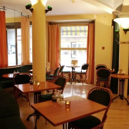 Готель Altstadt Krone 3*
