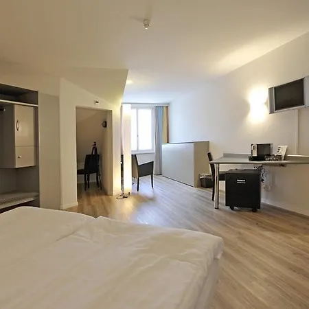 Altstadt Krone Готель 3*